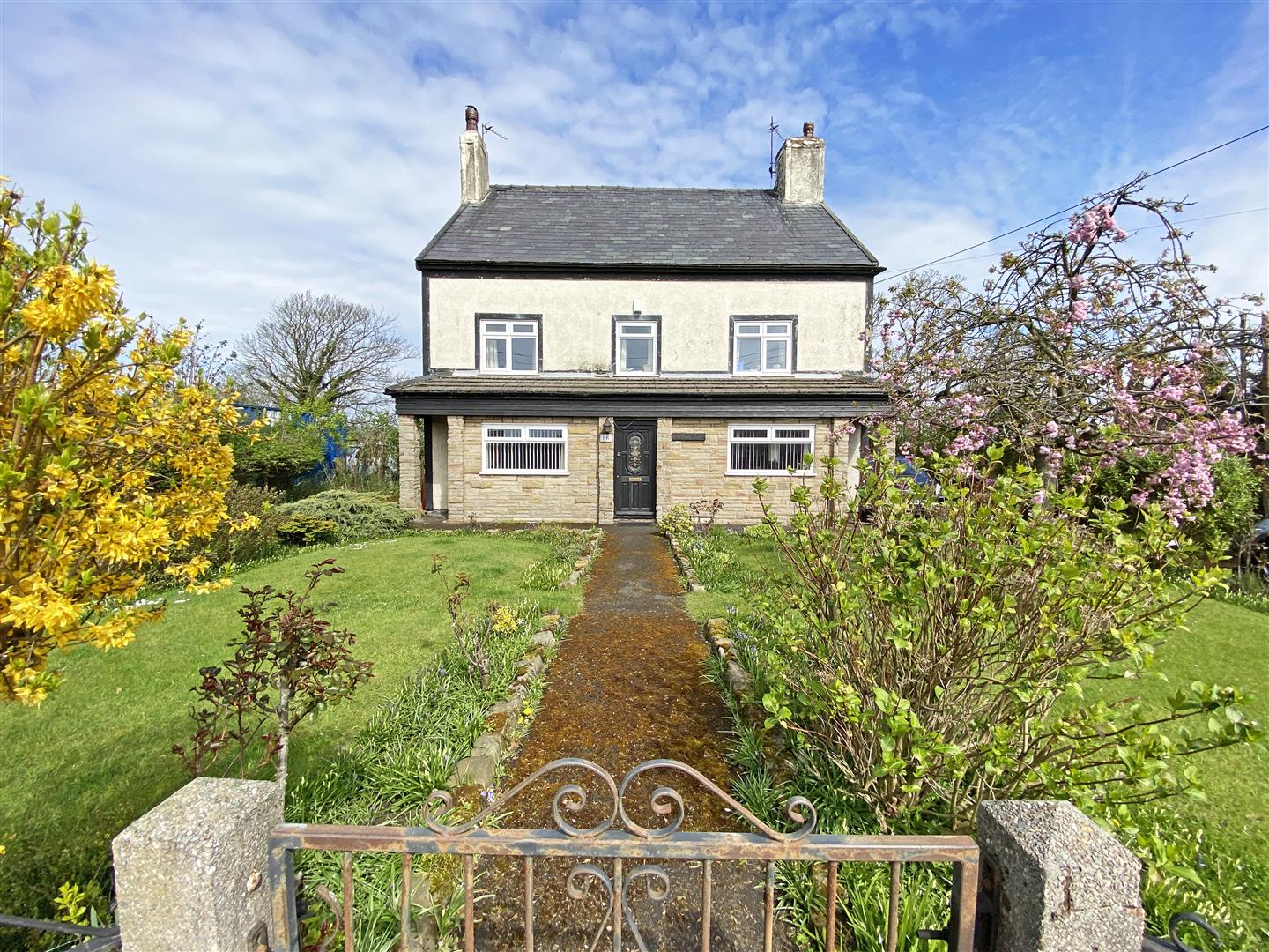 6 bedroom Detached House for sale in Ince Blundell