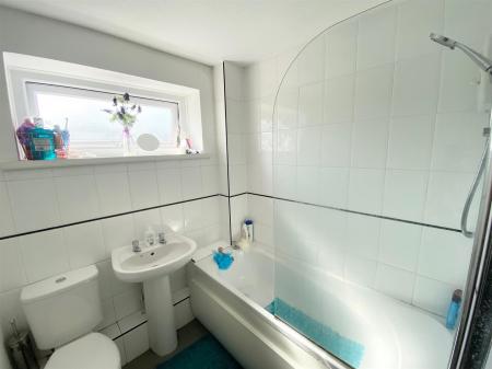 Bathroom 1.jpg