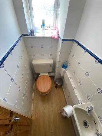Downstairs w.c..jpg