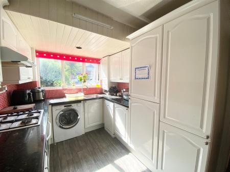 Kitchen 1.jpg