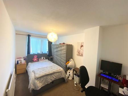 Bed 2.jpg