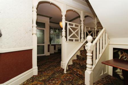 Entrance hall (3)