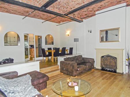 Lounge & Dining Area