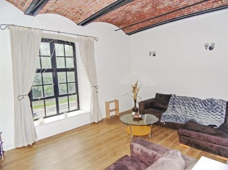 Lounge & Dining Area