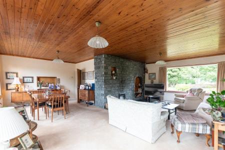 Sitting/dining room