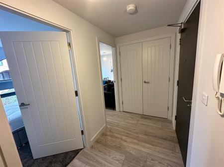 Hallway1.jpg