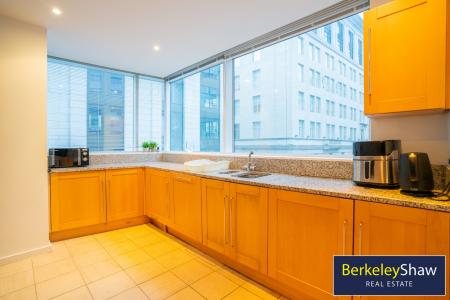 Open plan lounge/ kitchen