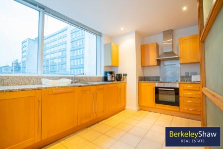 Open plan lounge/ kitchen