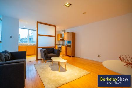 Open plan lounge/ kitchen