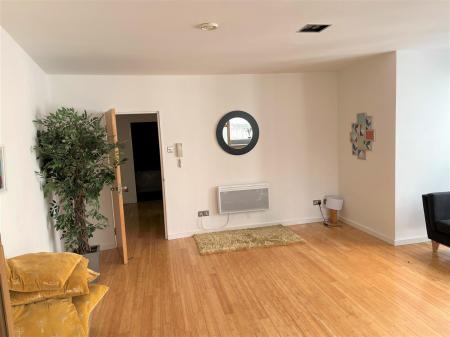 Open plan lounge/ kitchen