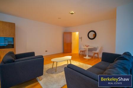 Open plan lounge/ kitchen