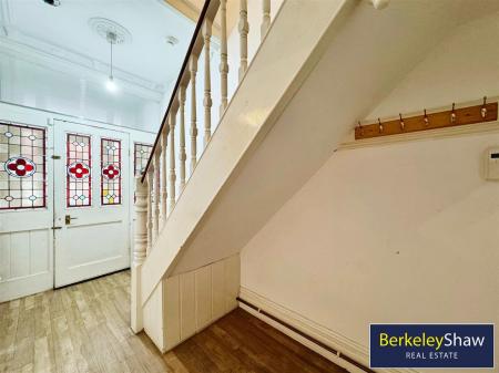 Entrance hall (2)