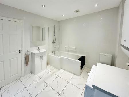 Ensuite Bathroom / Utility