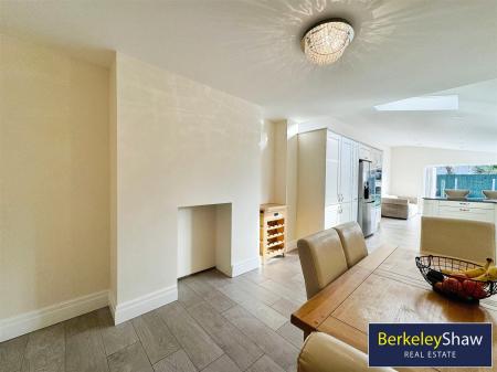 Dining area to kitchen