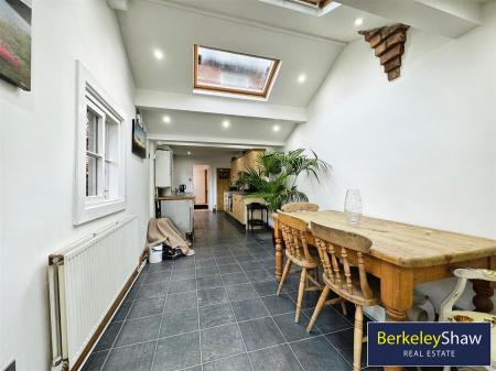 Dining area to kitchen