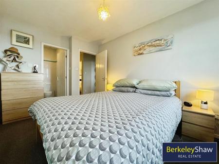 Bedroom 1 (2)