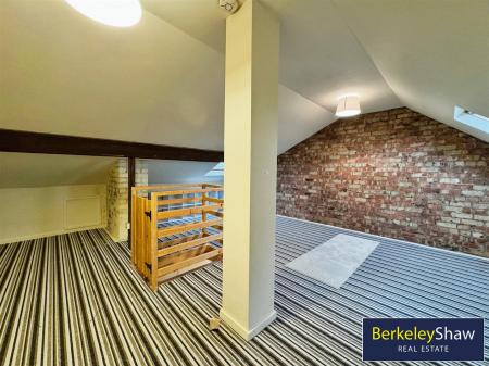 Loft room (2)