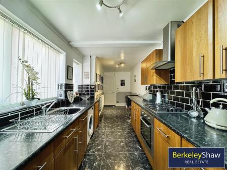 Kitchen (2)