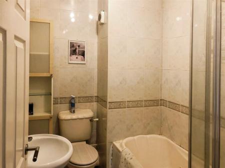 19d7b2c0-bathroom.jpg