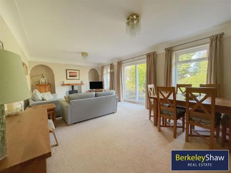 Lounge/ Dining Room