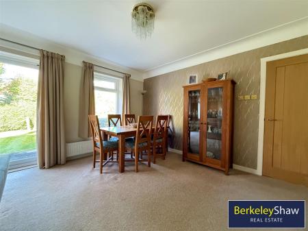 Lounge/ Dining Room