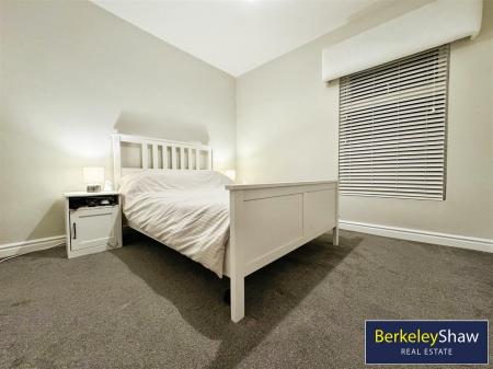 Bedroom 1 (2)