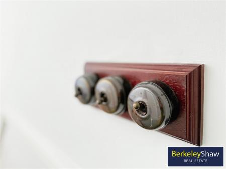 812649fd-image_picker_E0B5B388-A9E5-4335-B878-1247