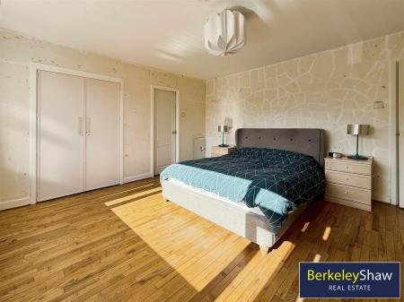 Bedroom 1 (ensuite)