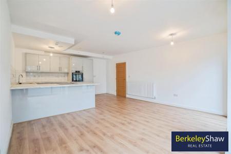 Kitchen diner/living area (2)