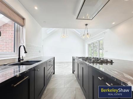 Kitchen diner (2)