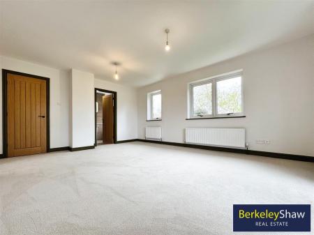Master bedroom (2)