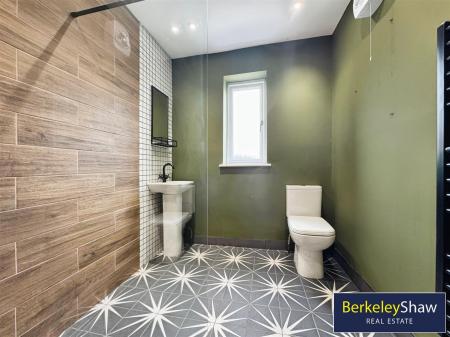 En-suite shower room 2