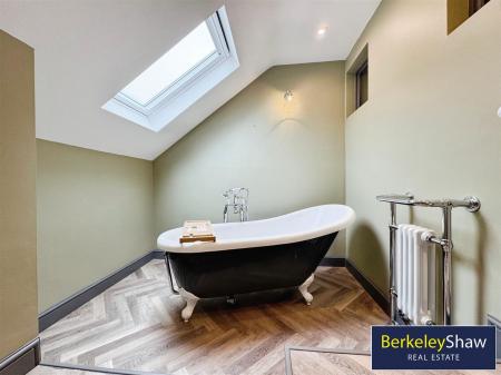 Free standing bath