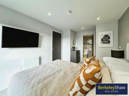 Bedroom 1 (2)
