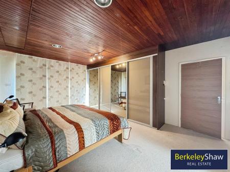 Bedroom 1 (2)