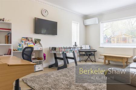 Lounge/Family Room