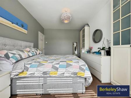 Bedroom 1 (2)