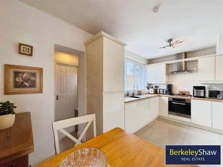 Kitchen diner (2)