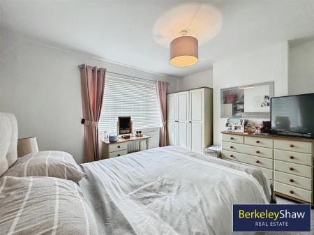 Bedroom 1 (2)