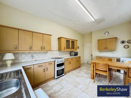Kitchen diner (2)