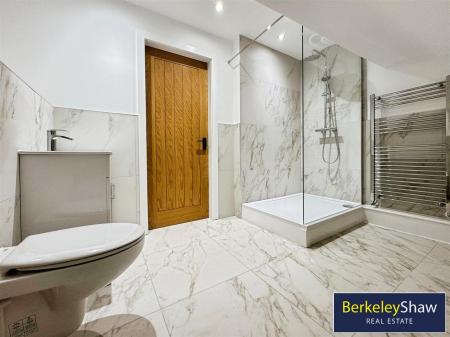 Bedroom 5 en-suite