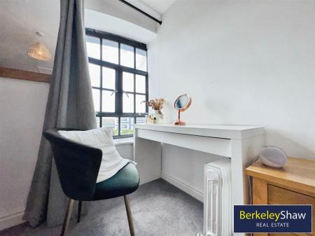 Master bedroom (2)