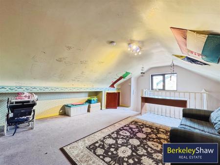 Loft room (2)