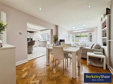 Lounge/Dining Room