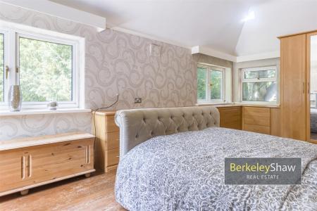 Sycamore Avenue Crosby L23