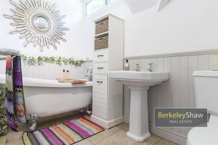 Sycamore Avenue Crosby L23