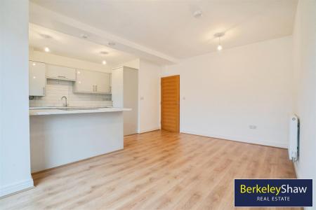 Kitchen diner/living area (2)