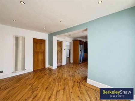 Moorgate Avenue, Crosby