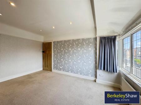 Moorgate Avenue, Crosby
