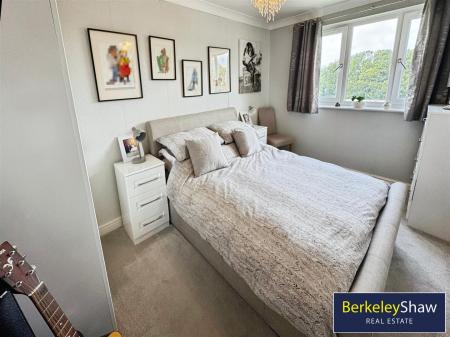 Bedroom 2 (2)